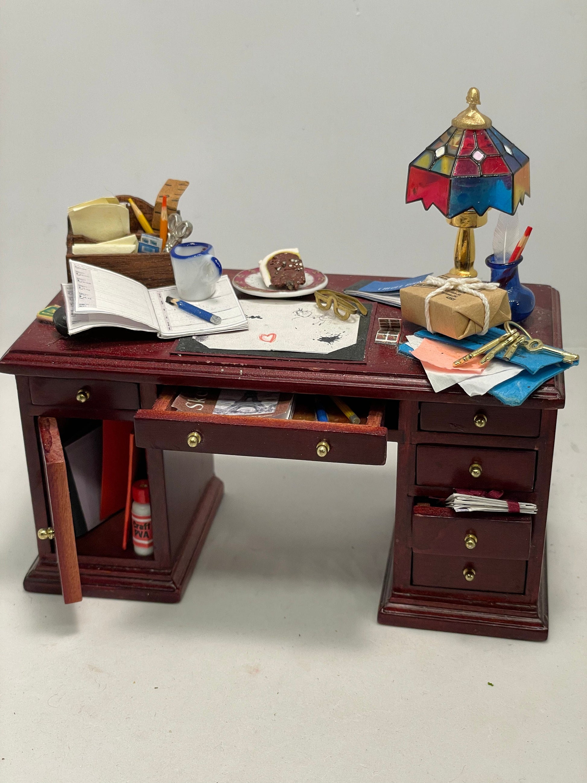 DOLLS HOUSE MINIATURES - 1/12th desk