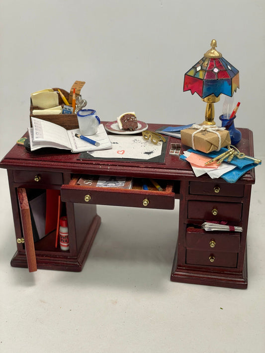 DOLLS HOUSE MINIATURES - 1/12th desk
