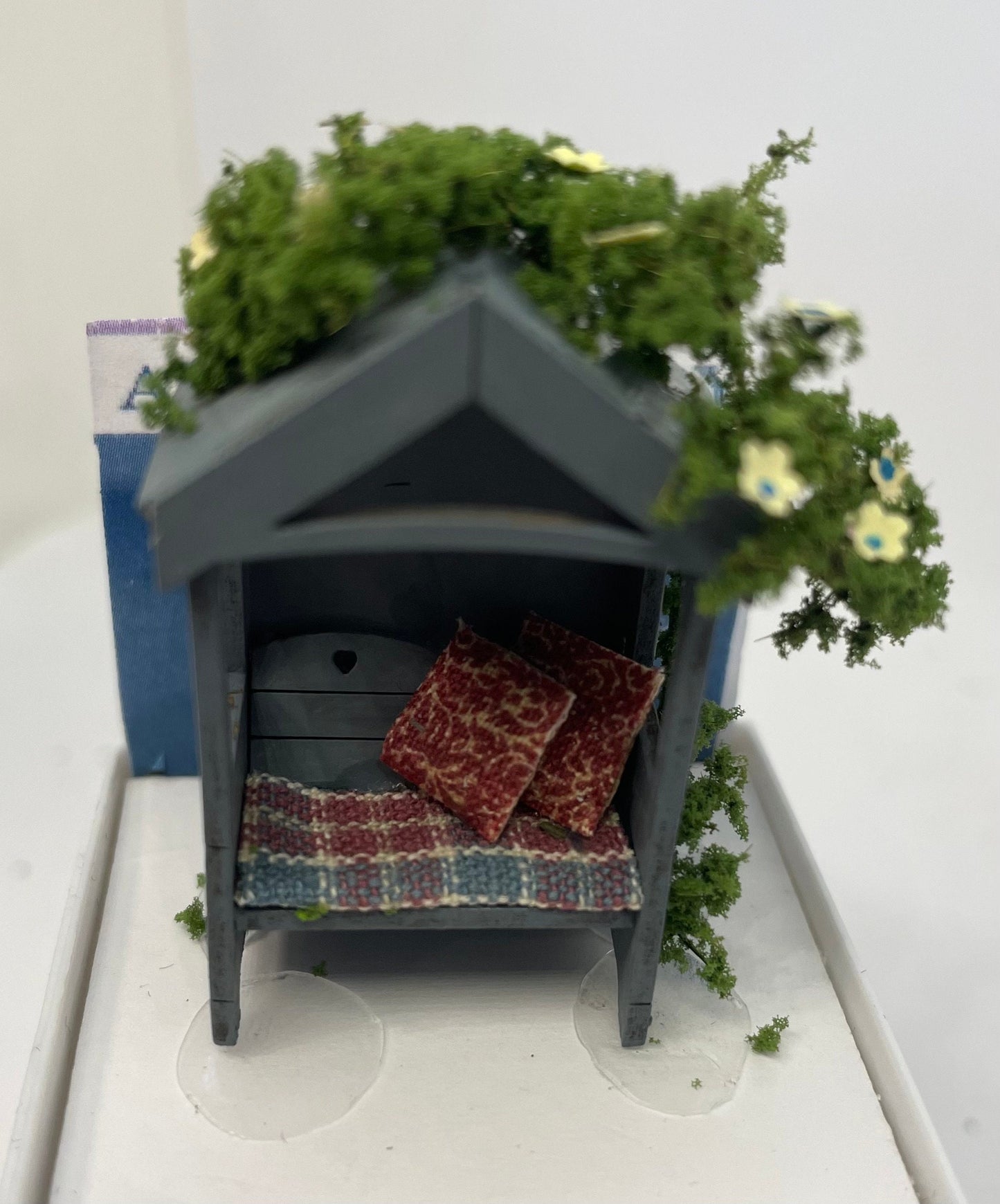 Dolls House Miniatures ( 1/48th - 1:48th - 1/4&quot; - Quarter Inch Scale )   Garden Seat