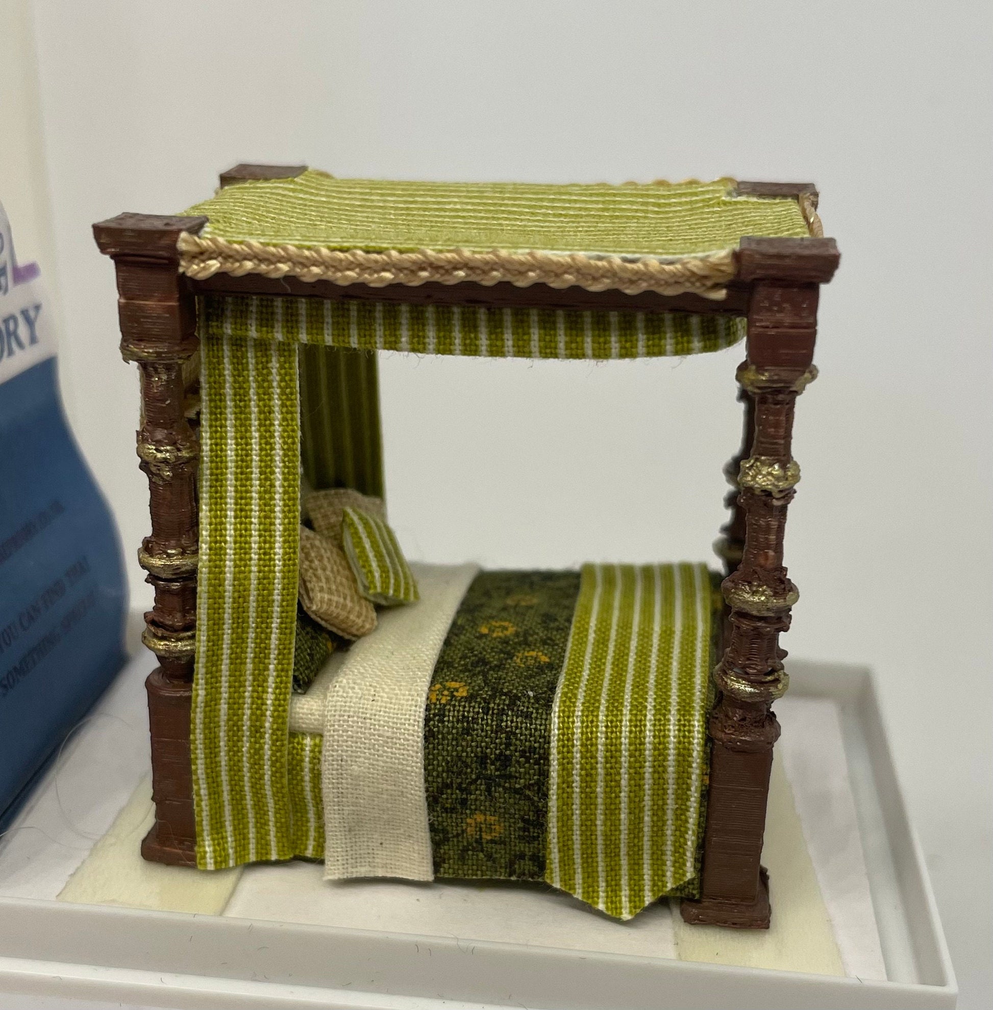 Dolls House Miniatures ( 1/48th - 1:48 - 1/4&quot; - Quarter Inch Scale )  - Handmade four poster bed