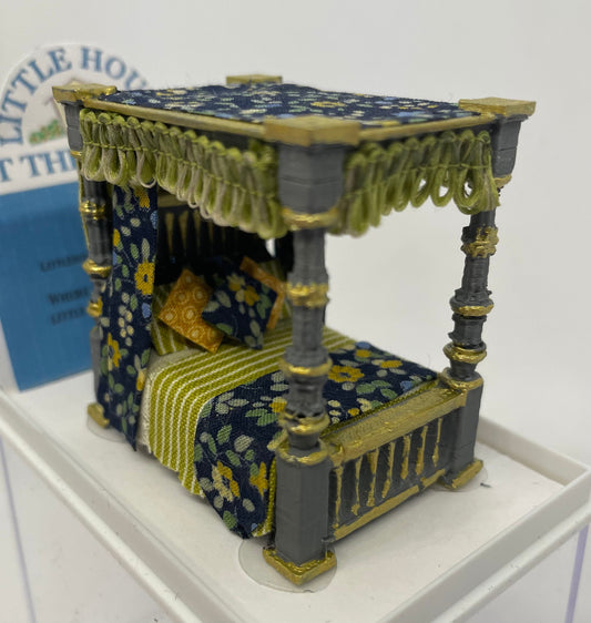 Dolls House Miniatures ( 1/48th - 1:48 - 1/4&quot; - Quarter Inch Scale )  - Handmade four poster bed