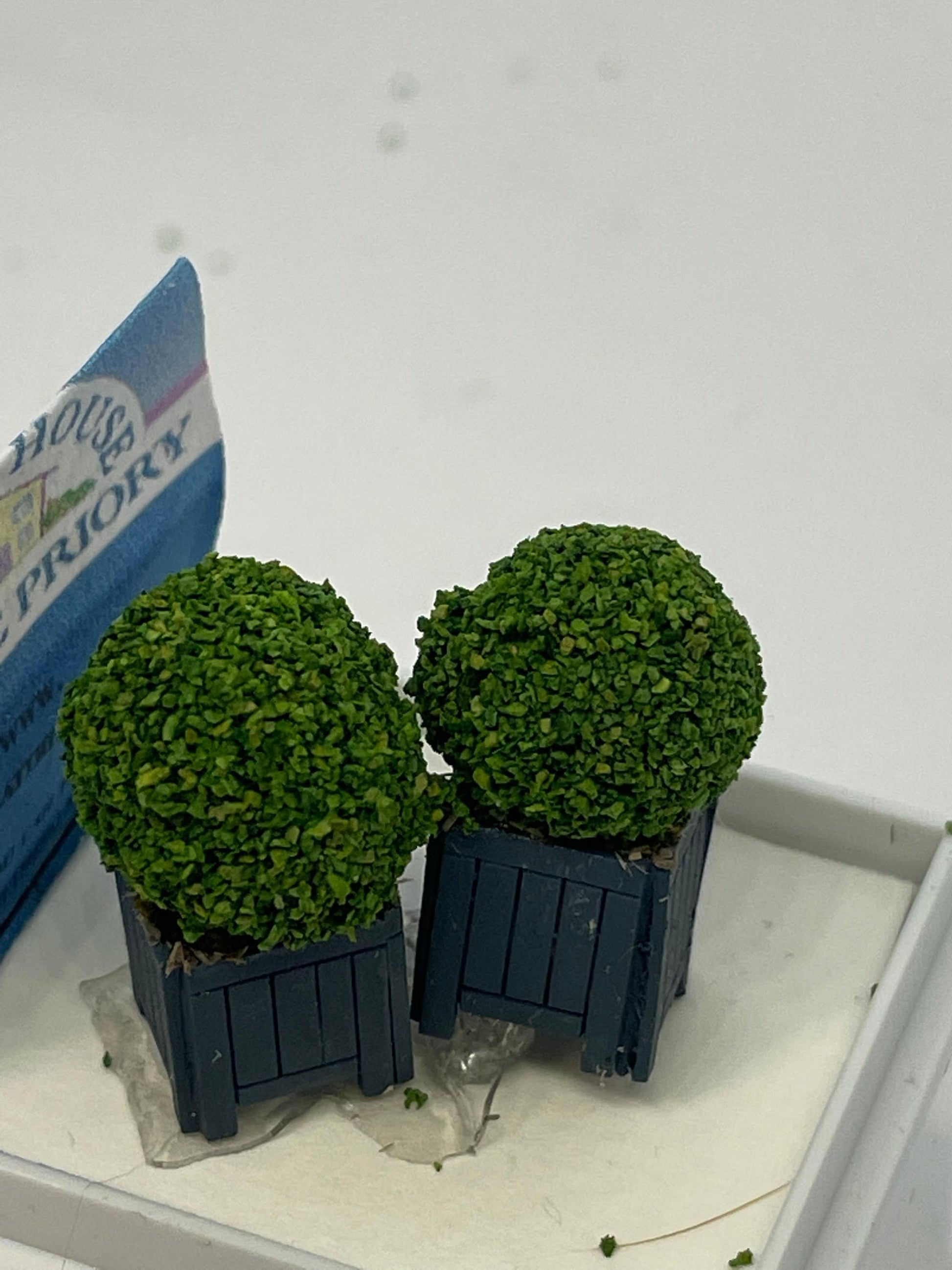 Dolls House Miniatures ( 1/48th - 1:48th - 1/4&quot; - Quarter Inch Scale )   Topiary box balls in planter