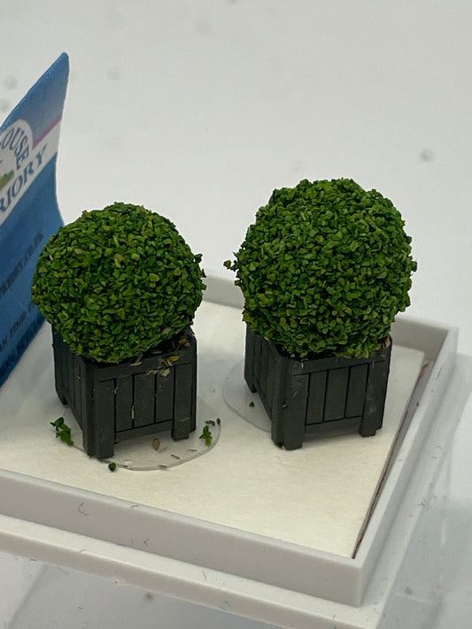 Dolls House Miniatures ( 1/48th - 1:48th - 1/4&quot; - Quarter Inch Scale )  Topiary box balls in planter