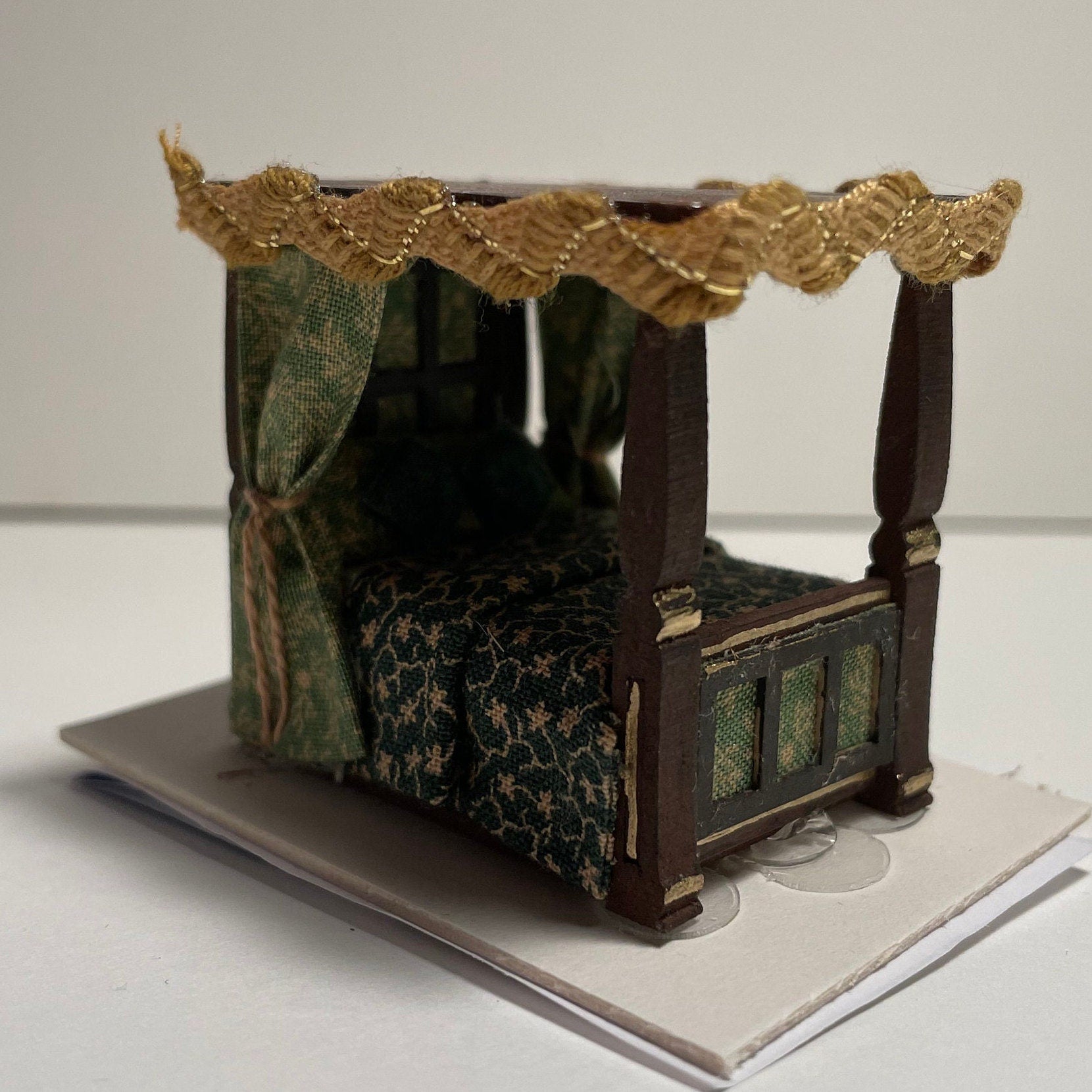 Dolls House Miniatures ( 1/48th - 1:48 - 1/4&quot; - Quarter Inch Scale )  - 4 Poster Bed - Catherine