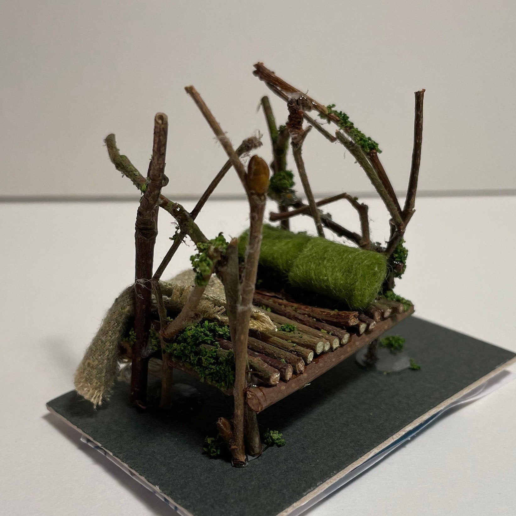 Dolls House Miniatures ( 1/48th - 1:48 - 1/4&quot; - Quarter Inch Scale )  - Double Bed - Woodland