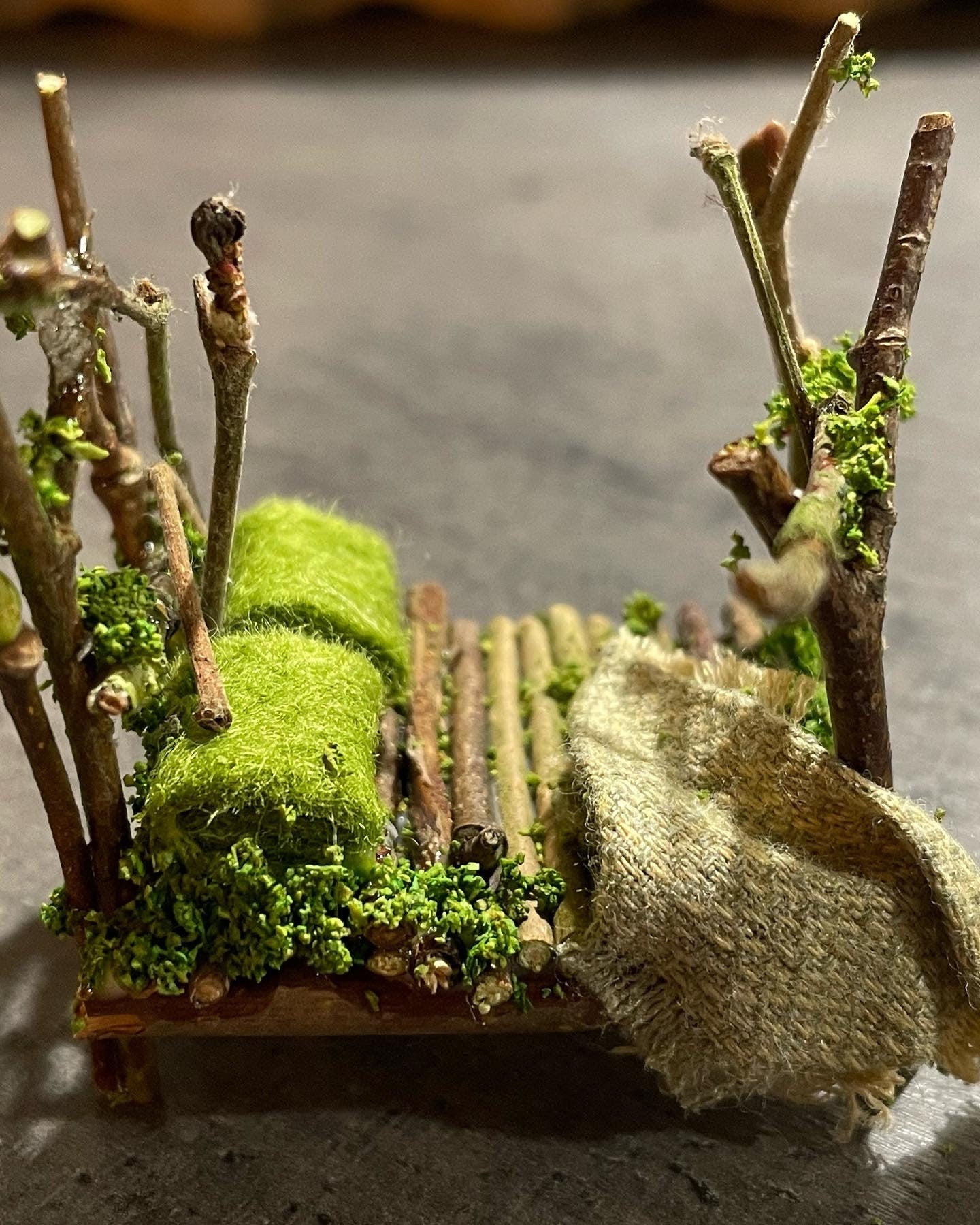 Dolls House Miniatures ( 1/48th - 1:48 - 1/4&quot; - Quarter Inch Scale )  - Double Bed - Woodland