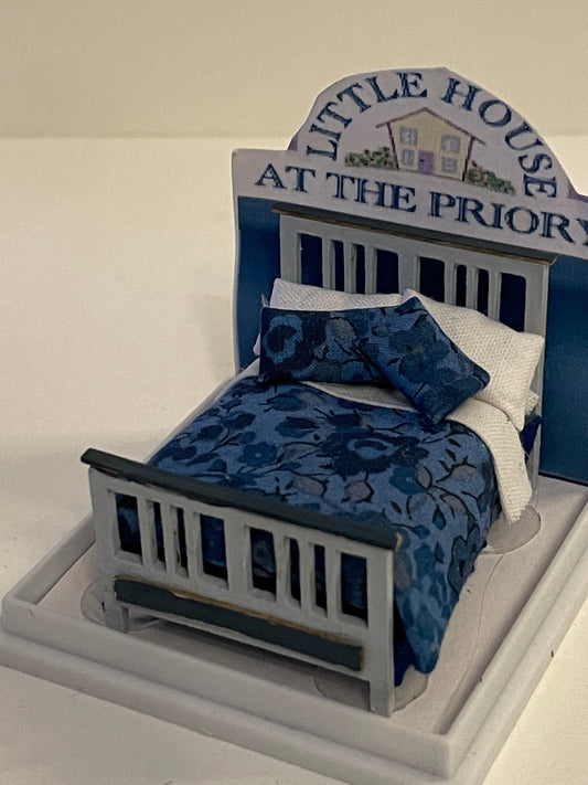 Dolls House Miniatures ( 1/48th - 1:48 - 1/4&quot; - Quarter Inch Scale )  - Double Bed - Lucy