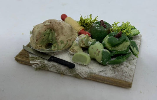 DOLLS HOUSE MINIATURES - 1/12th Apple Pie Set