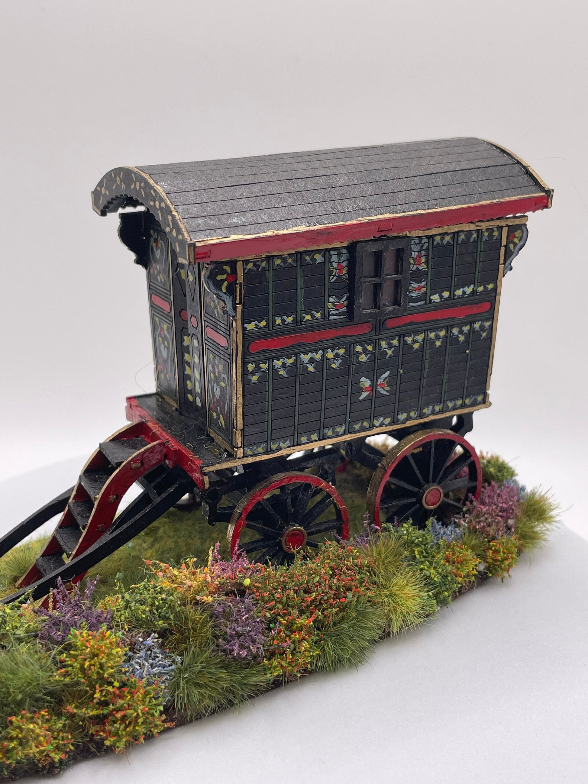 Dolls House Miniatures ( 1/48th - 1:48th - 1/4&quot; - Quarter Inch Scale ) - Hand Made Gypsy Caravan Scene
