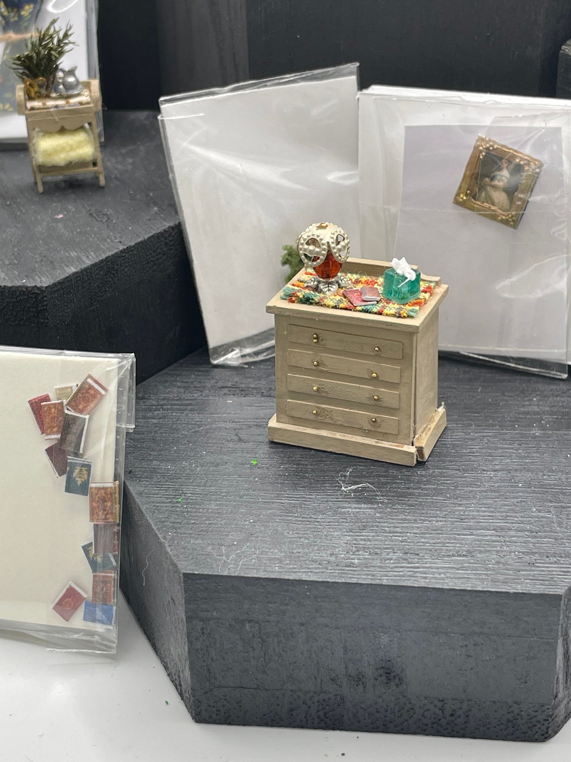 DOLLS HOUSE MINIATURES - 1/48th room box - Double Bedroom