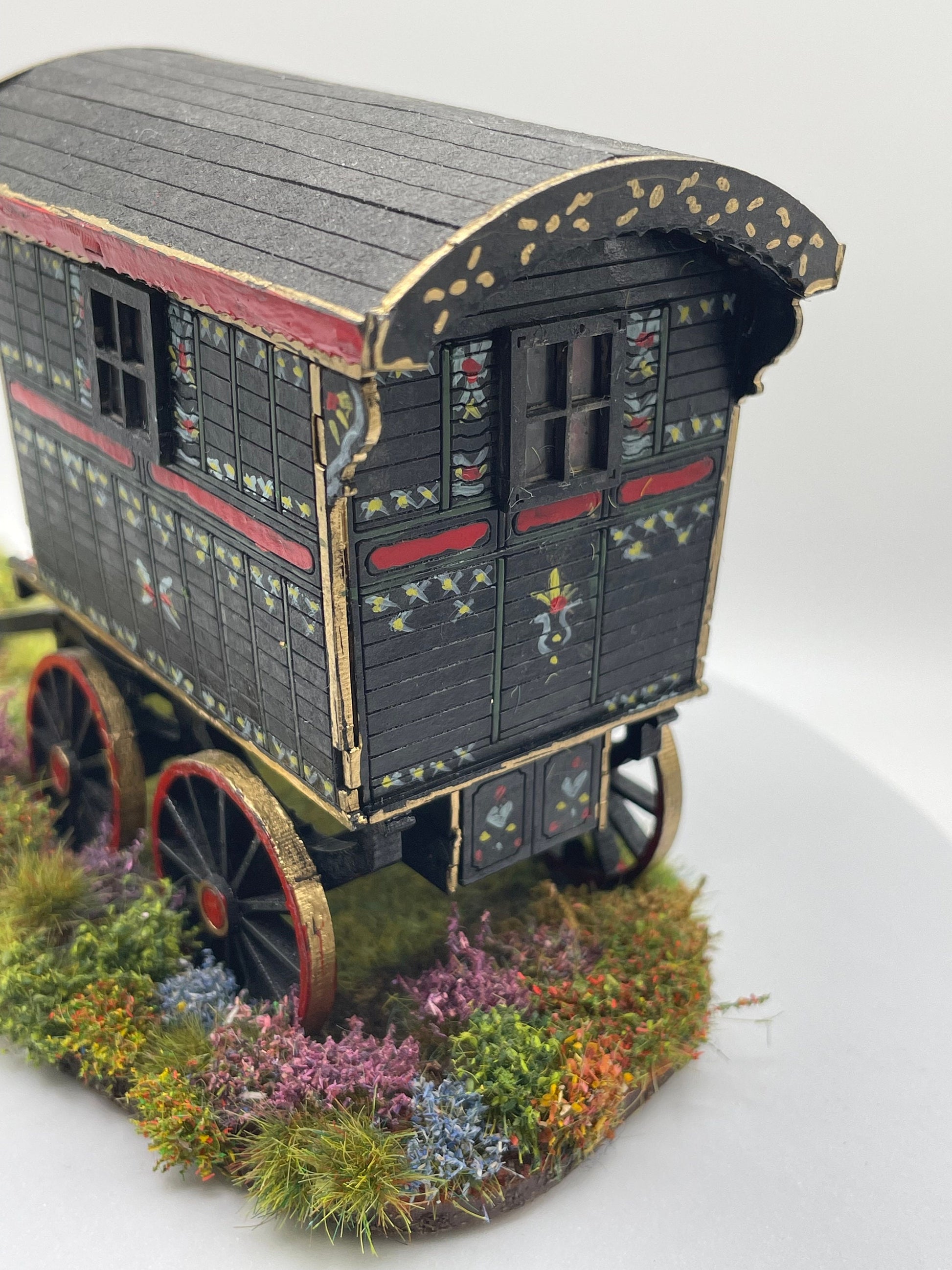 Dolls House Miniatures ( 1/48th - 1:48th - 1/4&quot; - Quarter Inch Scale ) - Hand Made Gypsy Caravan Scene