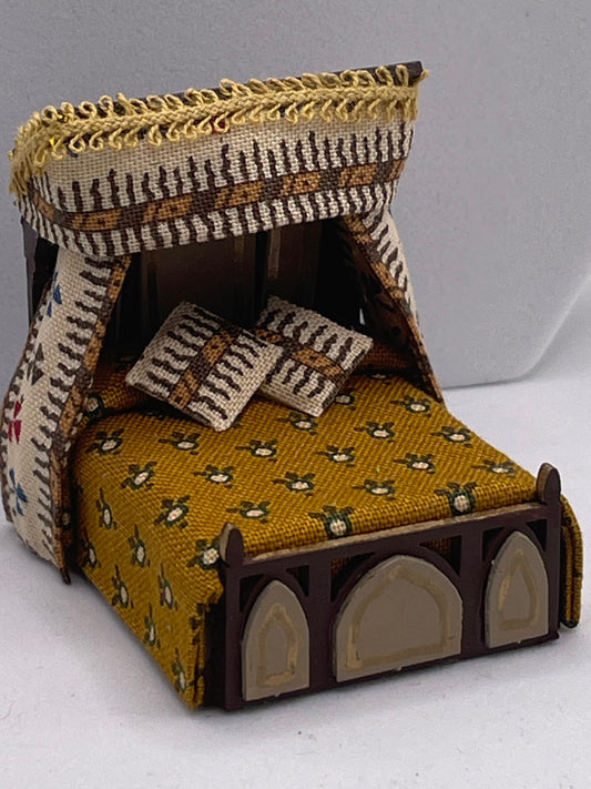 Dolls House Miniatures ( 1/48th - 1:48 - 1/4&quot; - Quarter Inch Scale ) -  Half Tester Bed  - Joan