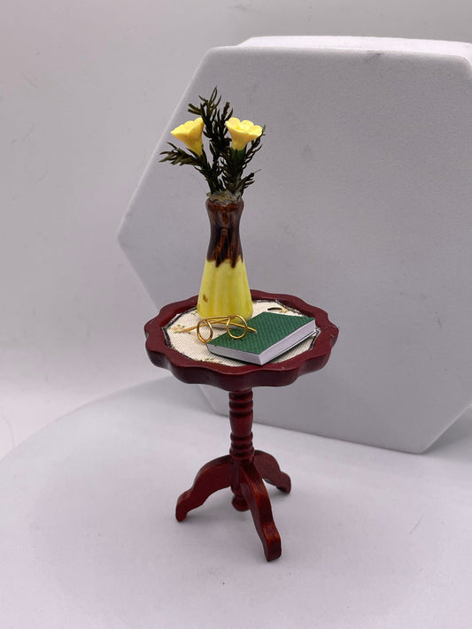 Dolls House Miniatures - 1/12th Occasional  - Vera Collective