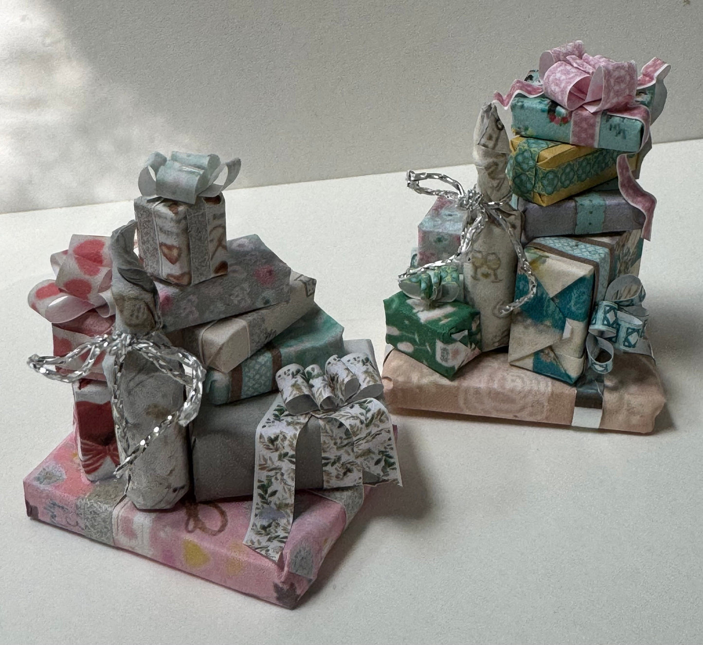 DOLLS HOUSE MINIATURES - 1/12th scale (1 inch) stack of stack of  Presents (Wedding, Birthday, baby etc)