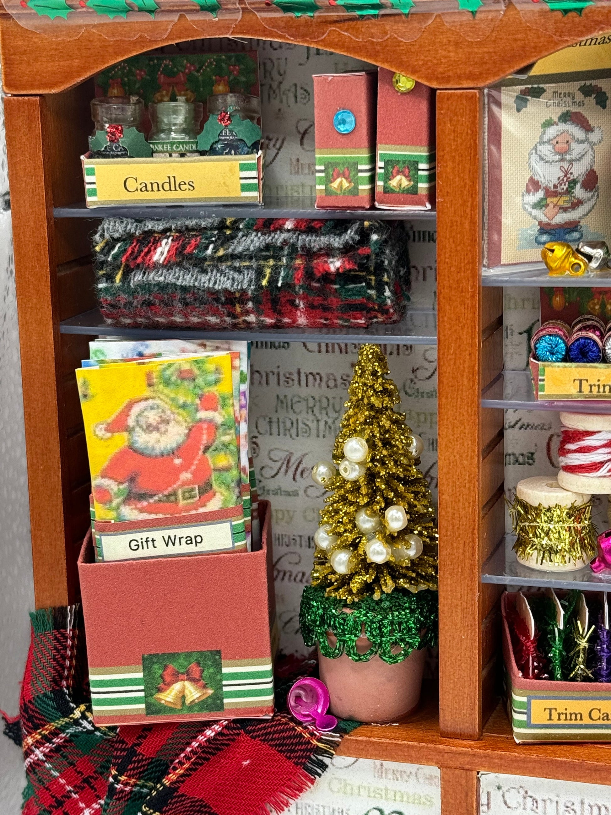 DOLLS HOUSE MINIATURES - 1/12th scale (1 inch) large Christmas Shelf display