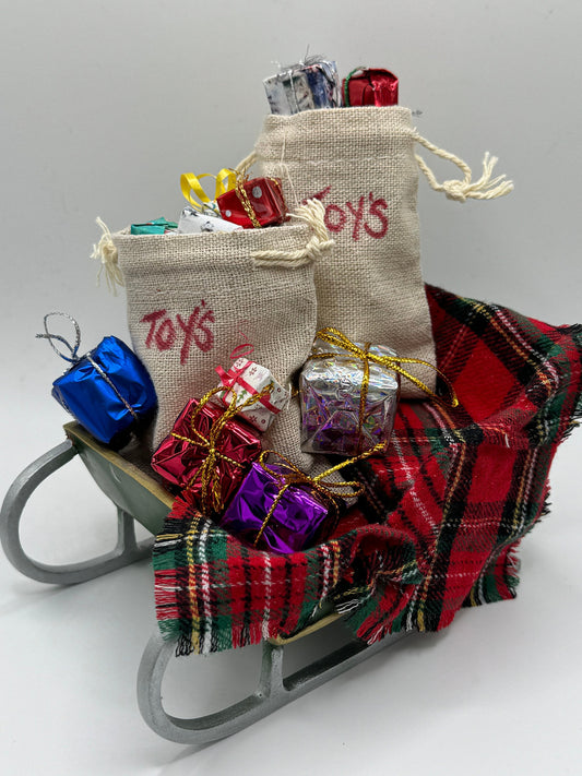 DOLLS HOUSE MINIATURES - 1/12th scale (1 inch) Santa’s Sleigh