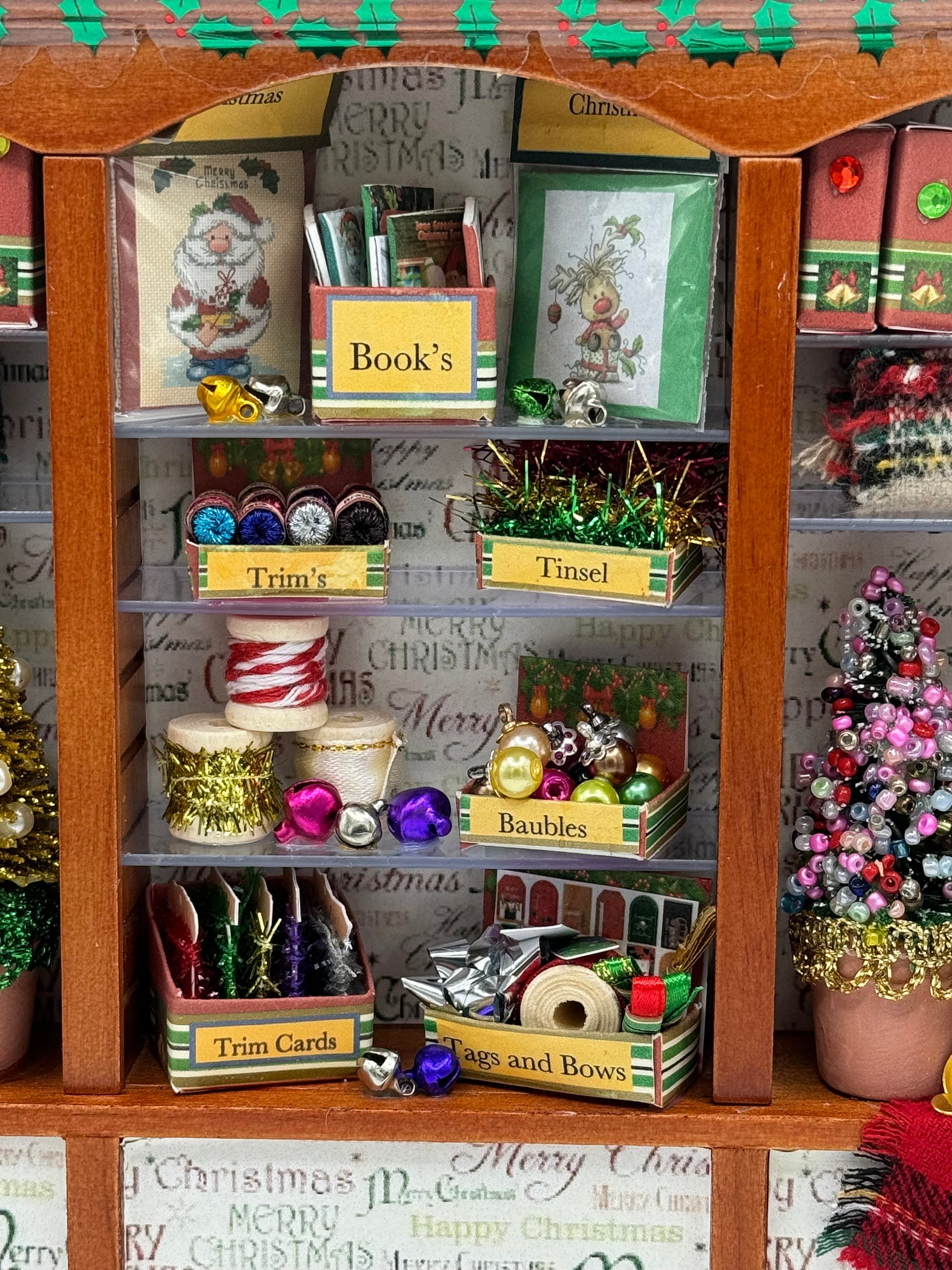 DOLLS HOUSE MINIATURES - 1/12th scale (1 inch) large Christmas Shelf display
