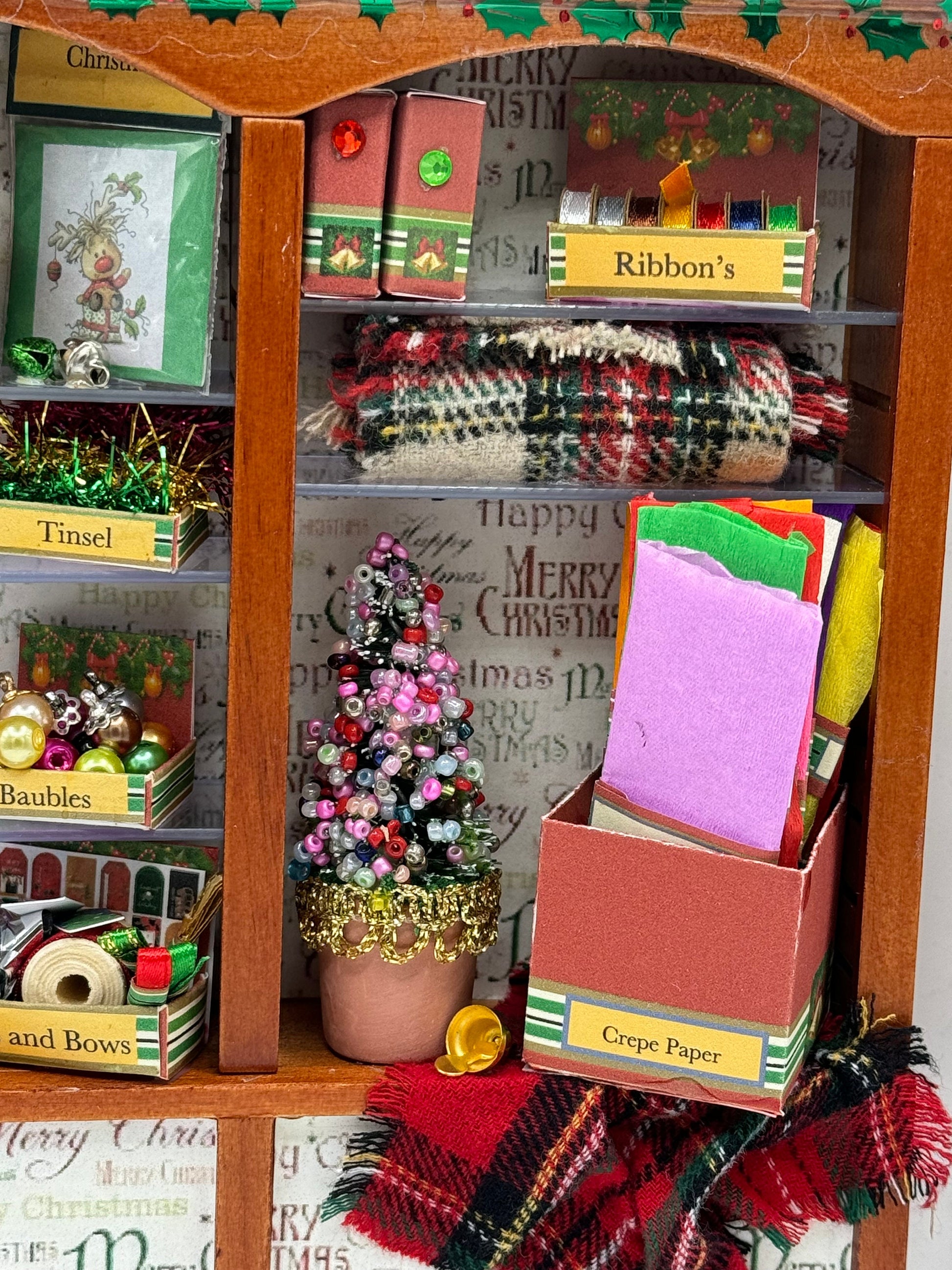 DOLLS HOUSE MINIATURES - 1/12th scale (1 inch) large Christmas Shelf display