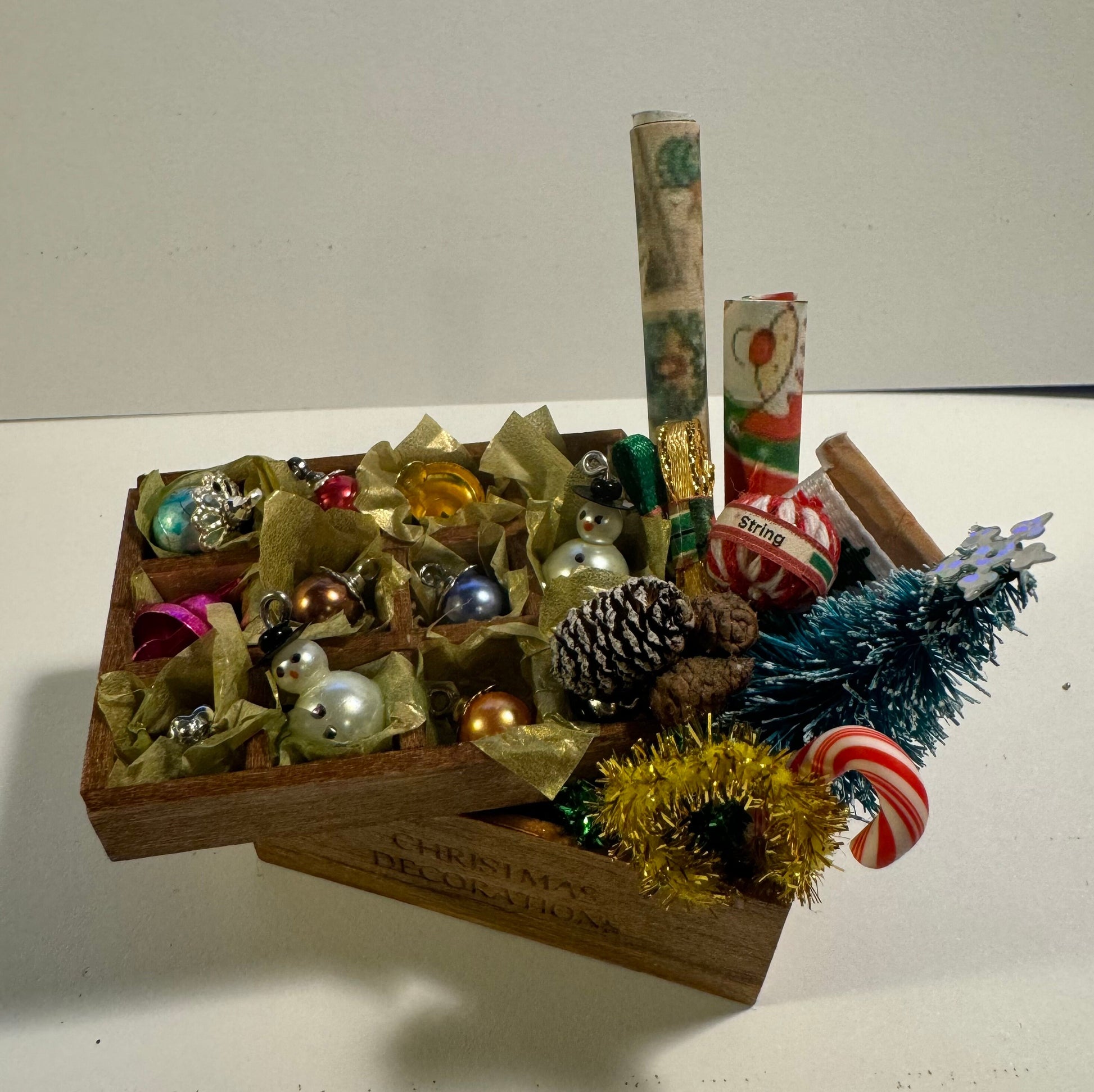 DOLLS HOUSE MINIATURES - 1/12th scale (1 inch) christmas decorations boxes  (5 options)