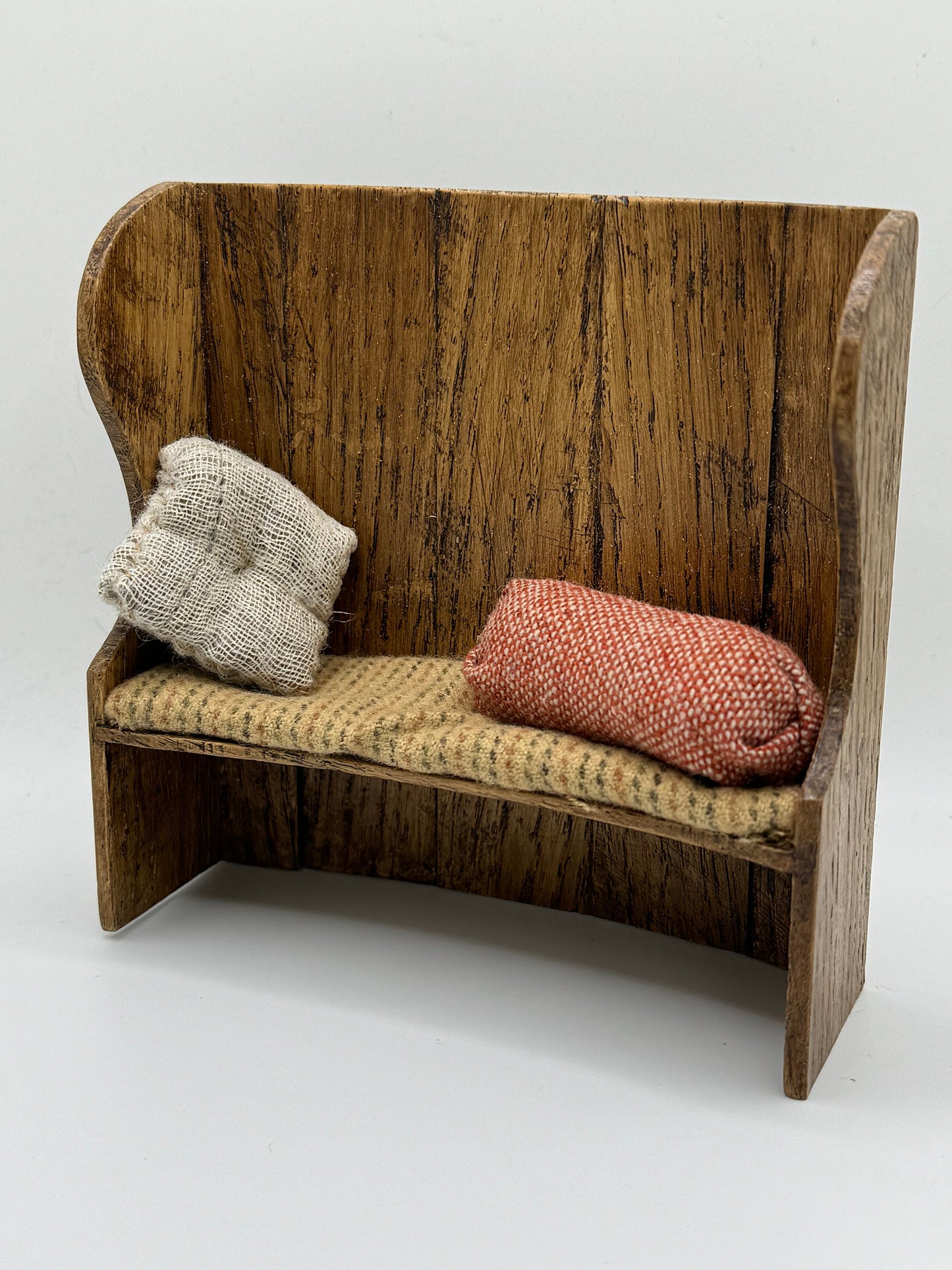 Dolls House Miniatures - Tudor settle - (Oak) 2 options