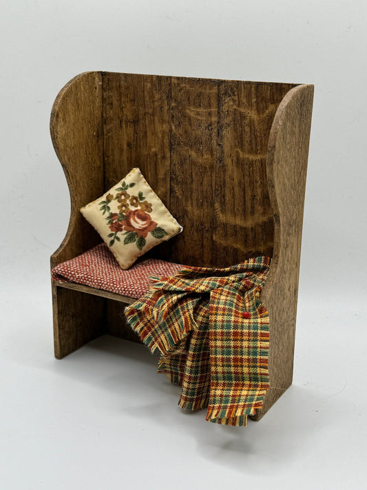 Dolls House Miniatures - Tudor settle - (Oak) 2 options