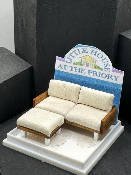 DOLLS HOUSE MINIATURES - 1/48 - 1:48 - 1/4&quot; - Quarter Inch Scale - Contemporary Sofa