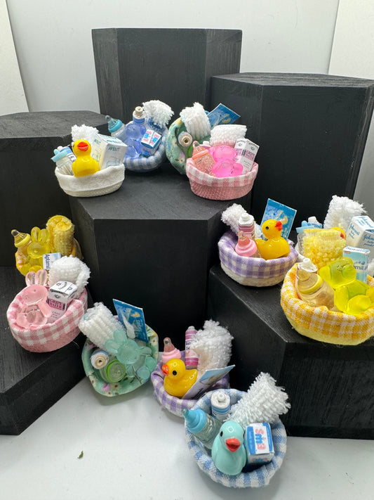 Dolls House Miniatures - Baby Basket x1 (assorted)