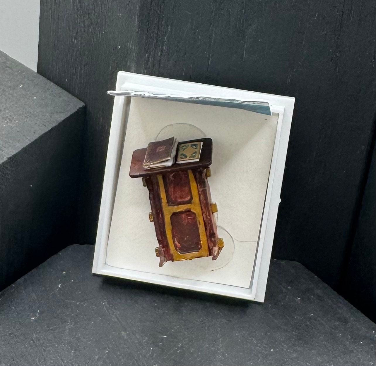 Dolls House  1/48th Bible / Book Stand