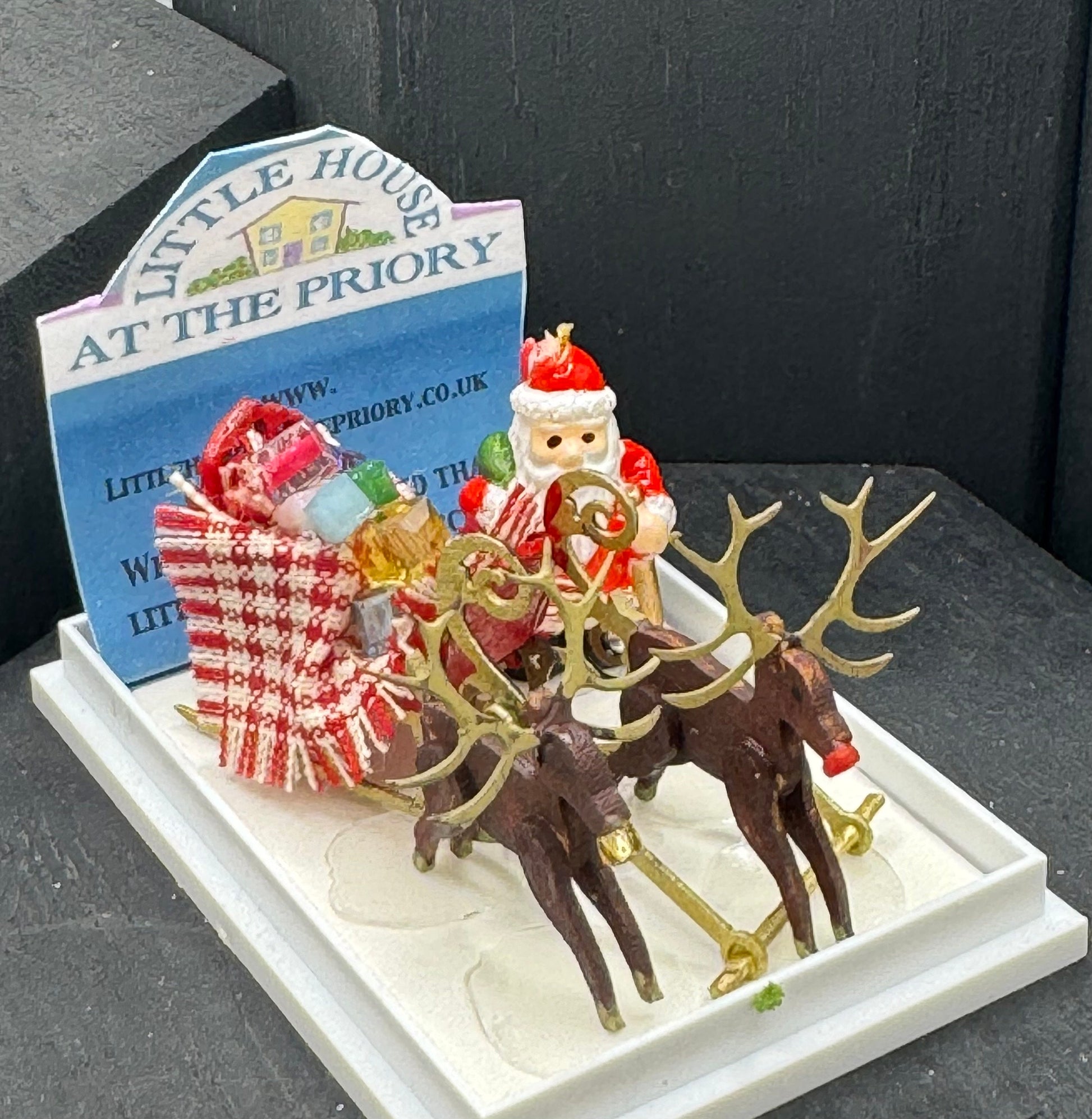 Dolls House  1/48th Santa&#39;s Sleigh with Reindeer