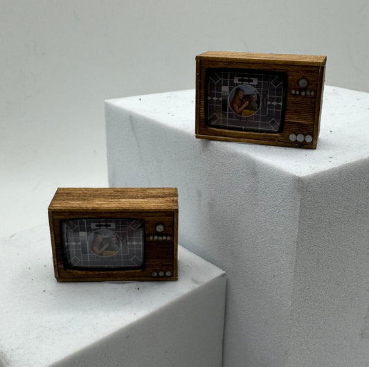 Dolls House Miniatures - 1/24th / 1:24 / Quarter Inch Scale vintage television / TV x1