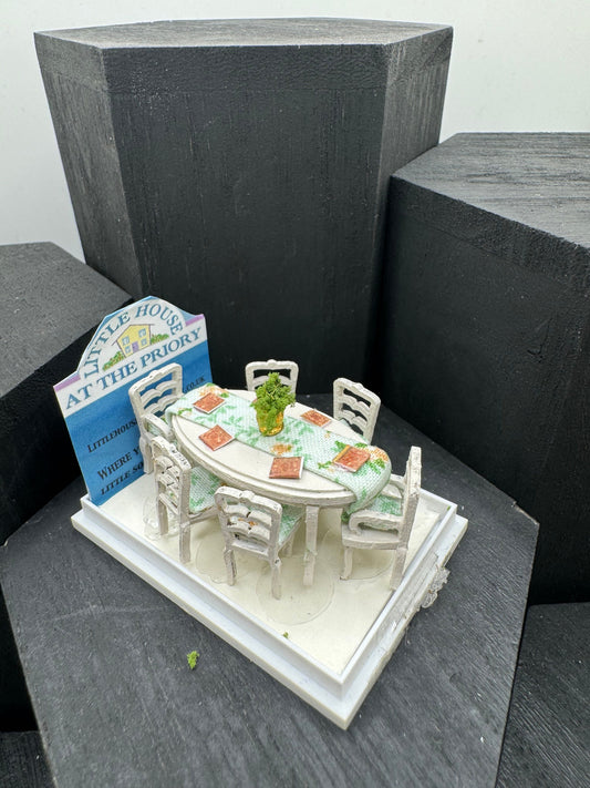 DOLLS HOUSE MINIATURES - 1/48 - 1:48 - 1/4&quot; - Quarter Inch Scale - Oval Table with 6 chairs