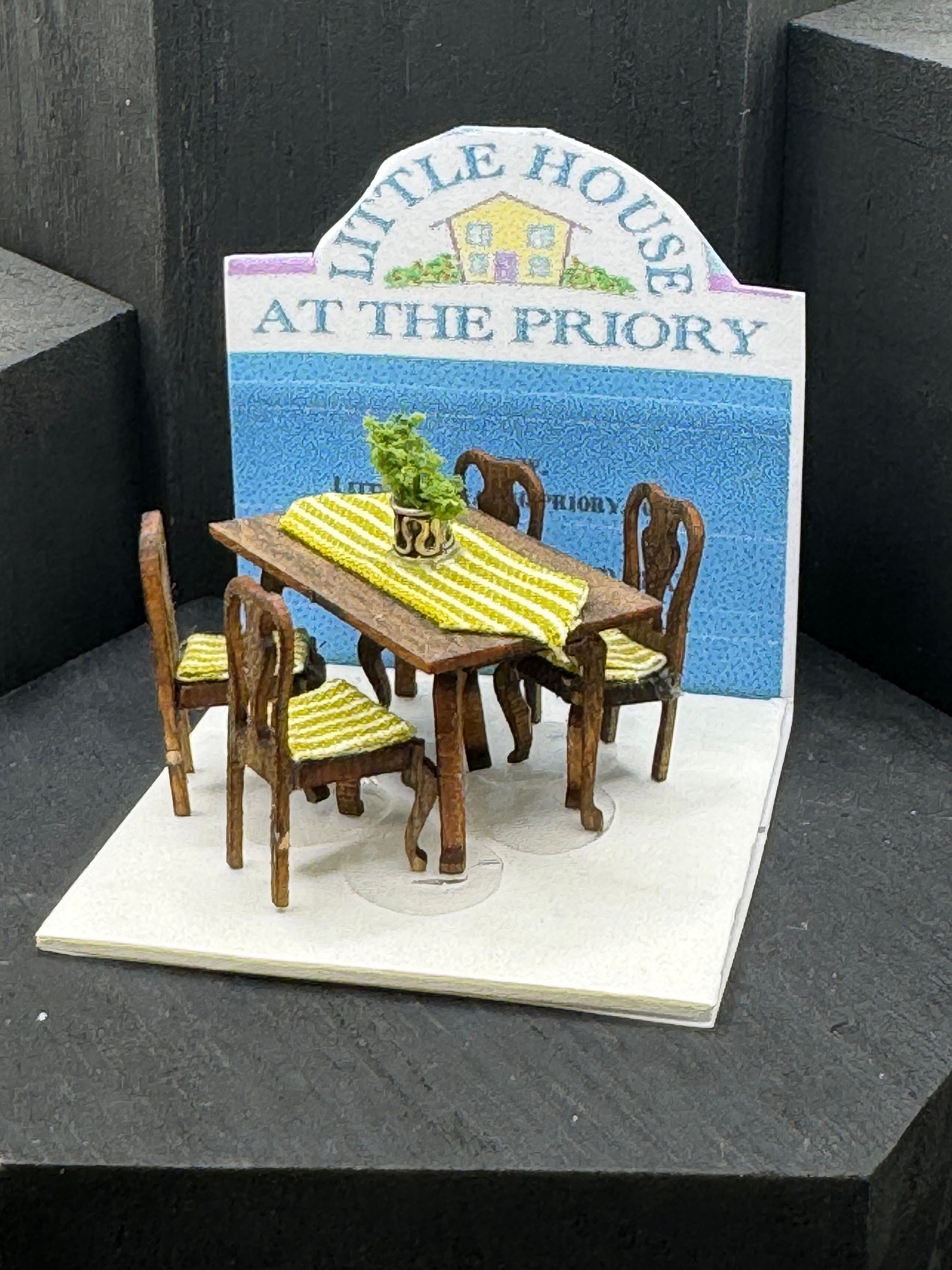 DOLLS HOUSE MINIATURES - 1/48 - 1:48 - 1/4&quot; - Quarter Inch Scale - Table with 4 chairs