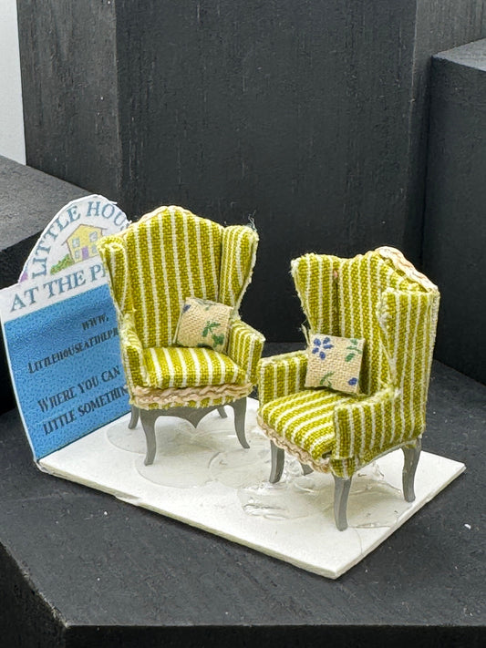 DOLLS HOUSE MINIATURES - 1/48 - 1:48 - 1/4&quot; - Quarter Inch Scale - s/2 Wingback Chairs