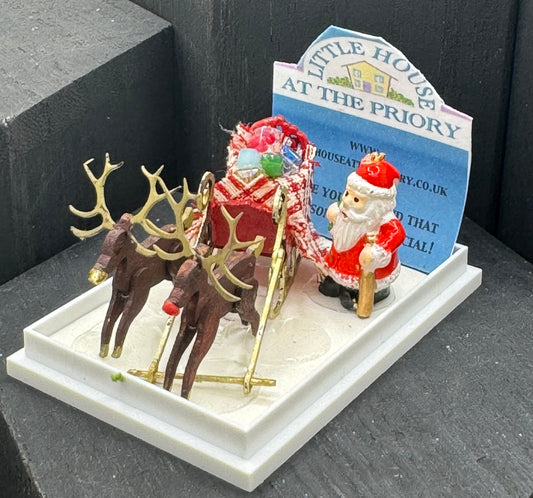 Dolls House  1/48th Santa&#39;s Sleigh with Reindeer