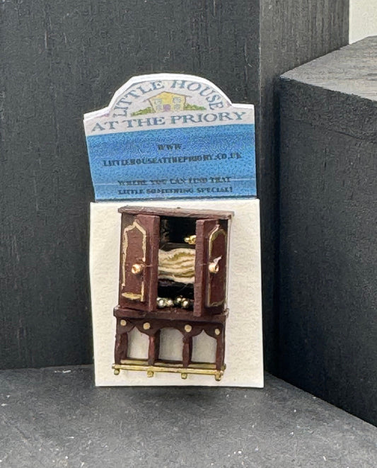 Dolls House  1/48th Period Cabinet
