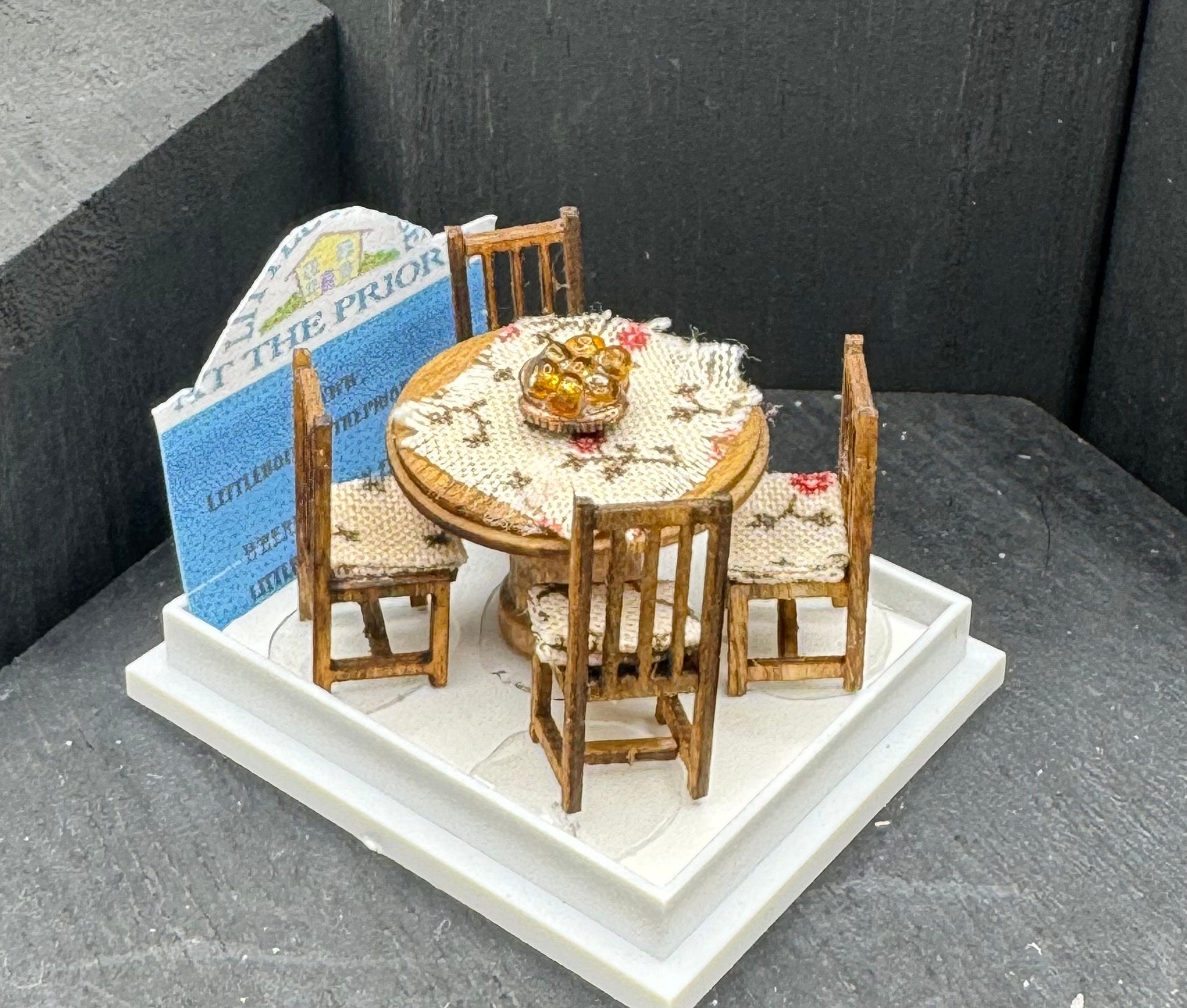Dolls House  1/48th Table and 4 chairs