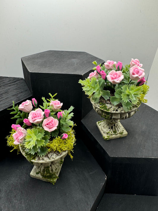 Dolls House Miniatures - Pink Roses Urn Planter x1