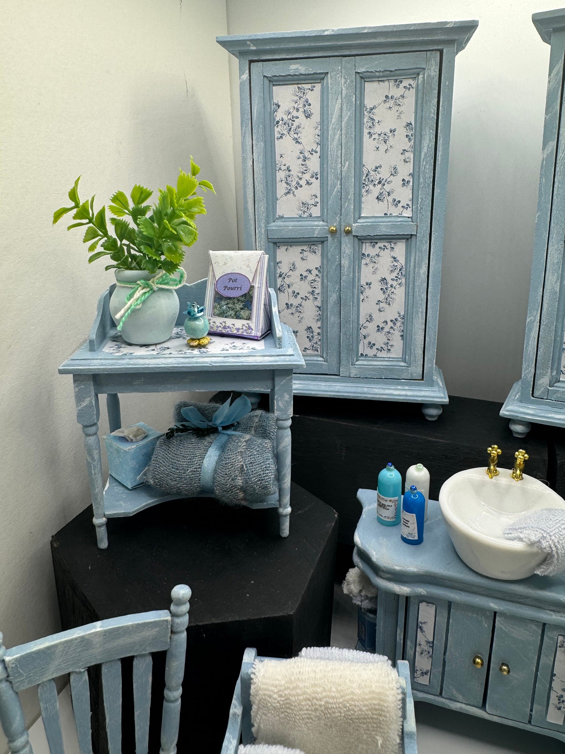 Dolls House Miniatures - 1/12th / 1:12 / inch scale.    Shabby Chic Bathroom Bedroom Furniture ( 6 options  )