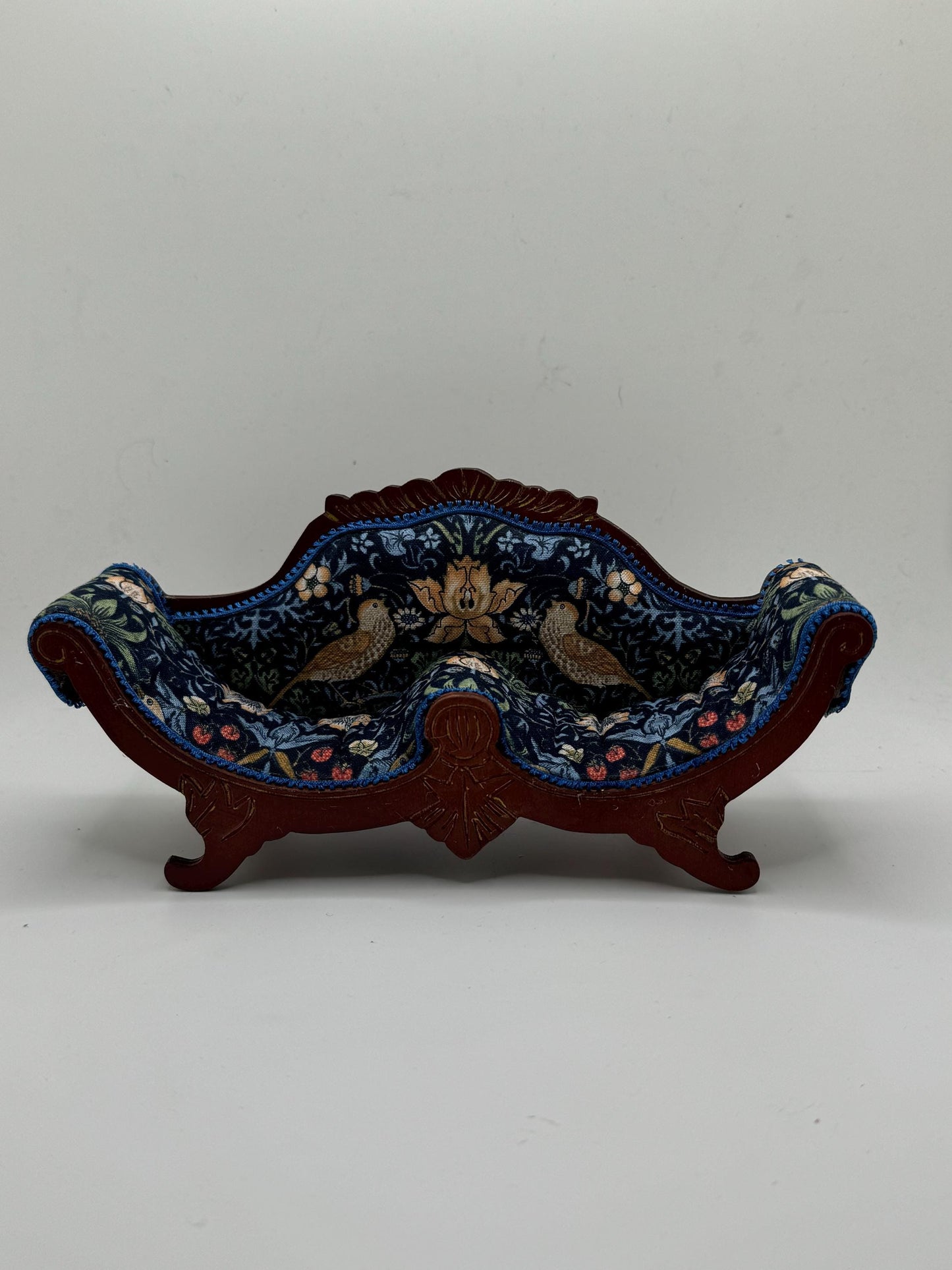 Dolls House Miniatures - 1/12th William Morris fabric elegant Sofa