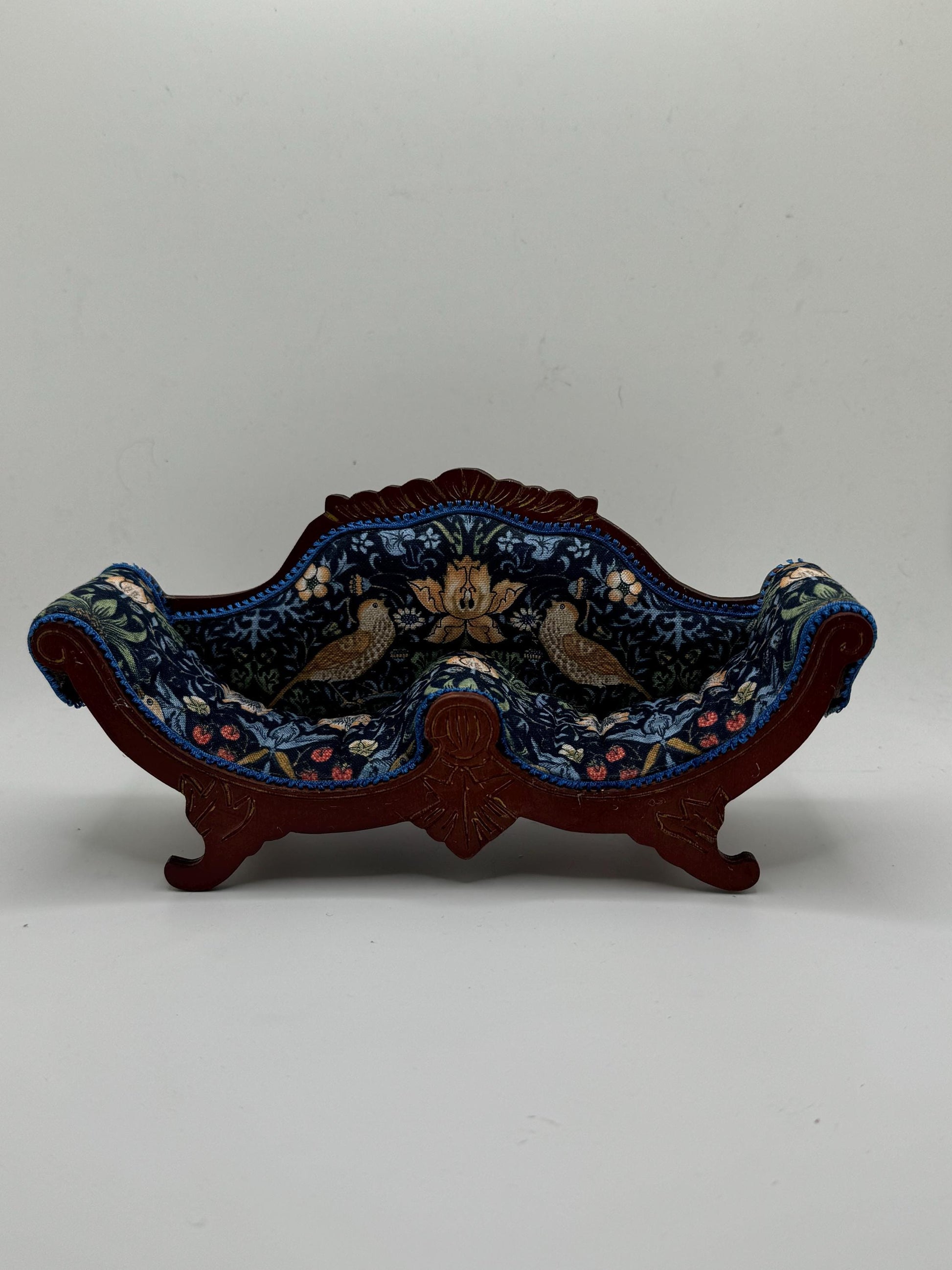Dolls House Miniatures - 1/12th William Morris fabric elegant Sofa