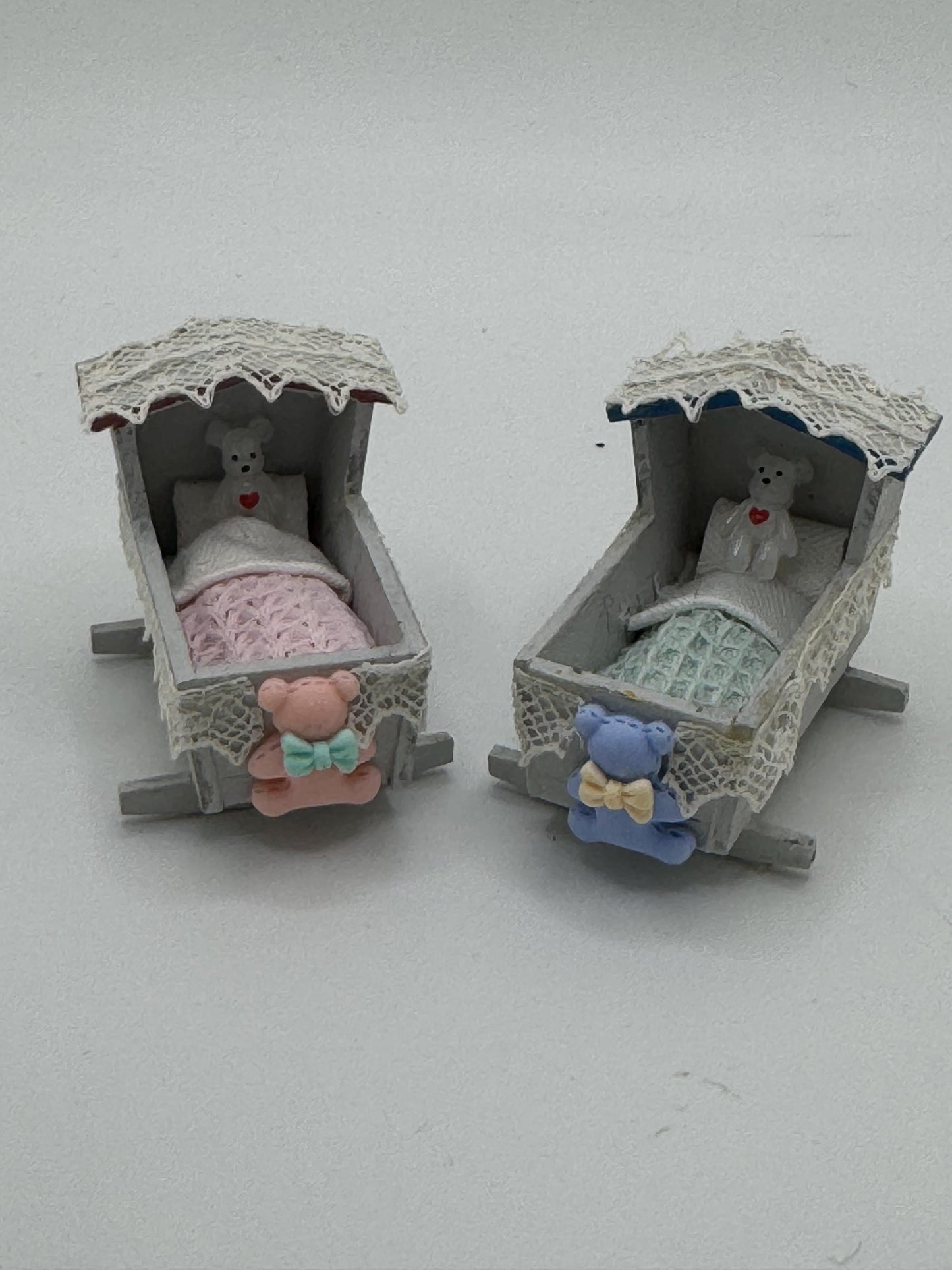 DOLLS HOUSE MINIATURES -   1/24th / 1:24th / Half Inch Scale  - Rocker Cradle / Cot /  Crib x1