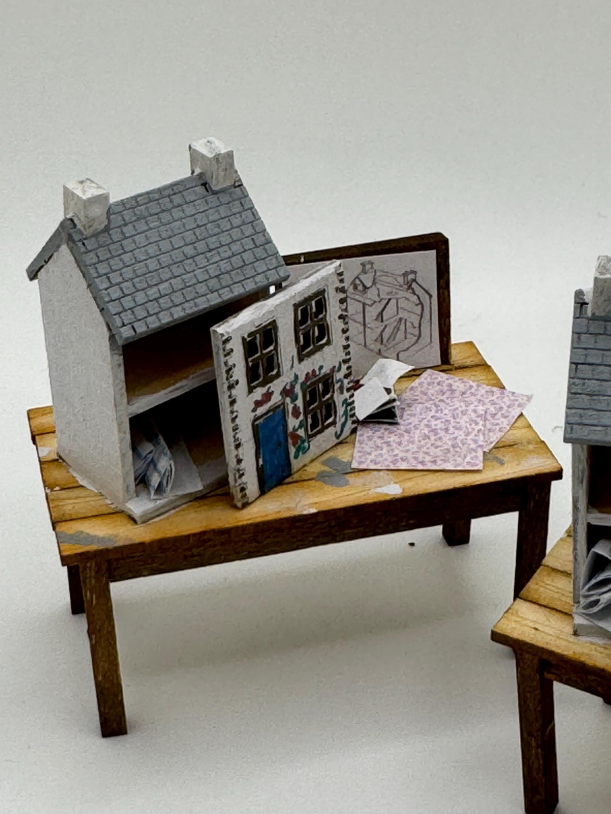 DOLLS HOUSE MINIATURES -   1/24th / 1:24th / Half Inch Scale  - dolls house making table x 1