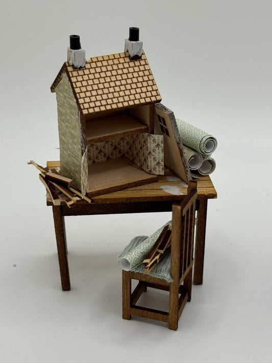 DOLLS HOUSE MINIATURES -   1/24th / 1:24th / Half Inch Scale  - dolls house making table and chair