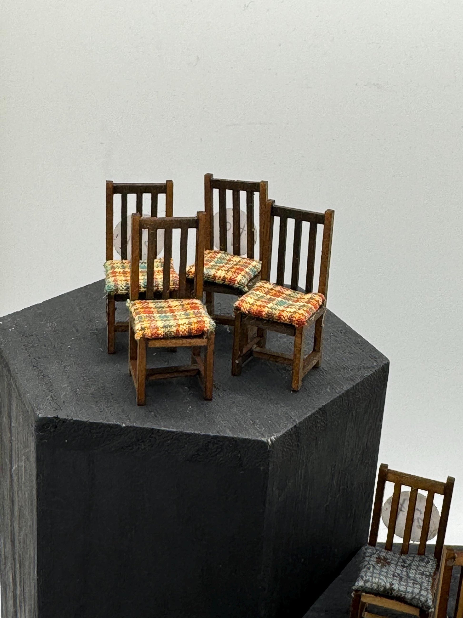 DOLLS HOUSE MINIATURES -   1/24th / 1:24th / Half Inch Scale  s/4 dining chairs (4 options)
