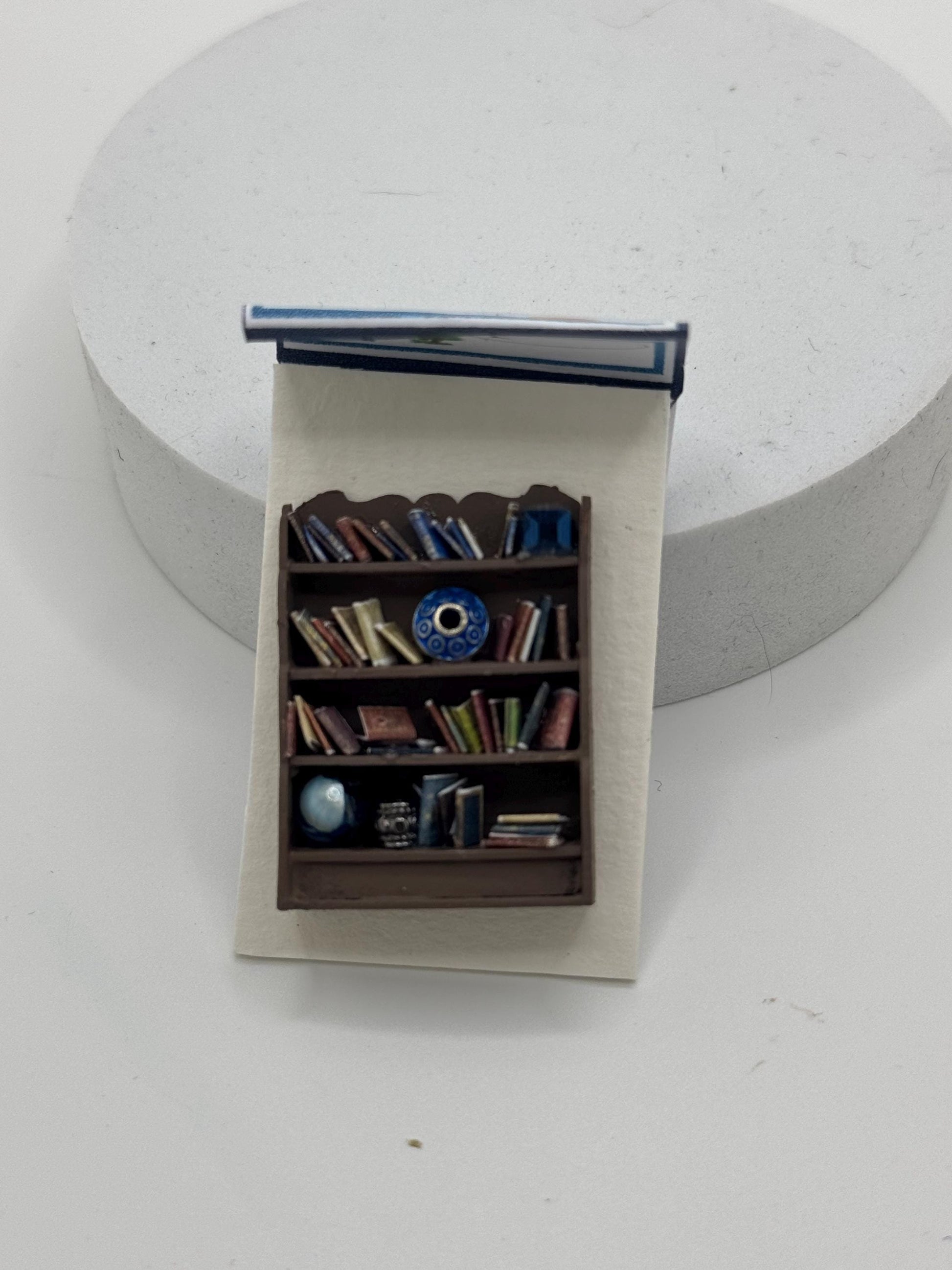 Dolls House 1/48th / 1:48 / Display Cabinet bookcase