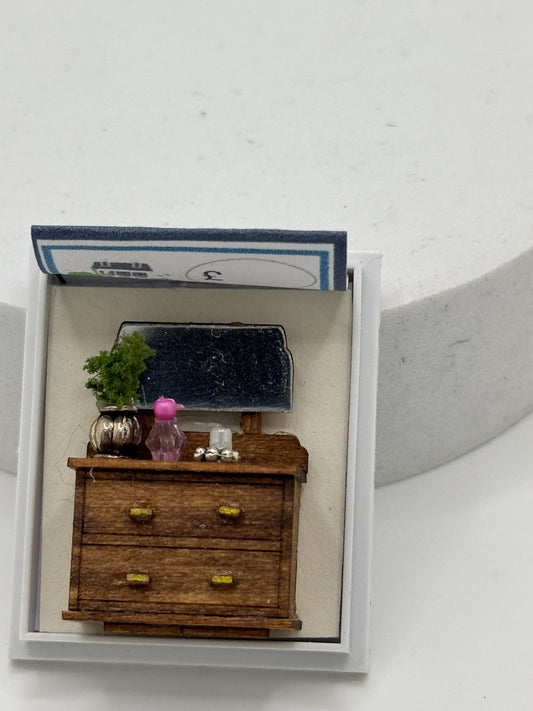 Dolls House 1/48th / 1:48 /Quarter Scale - dressing table