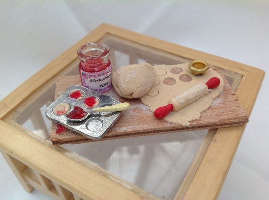 DOLLS HOUSE MINIATURES - 1/12th Jam Tarts making set