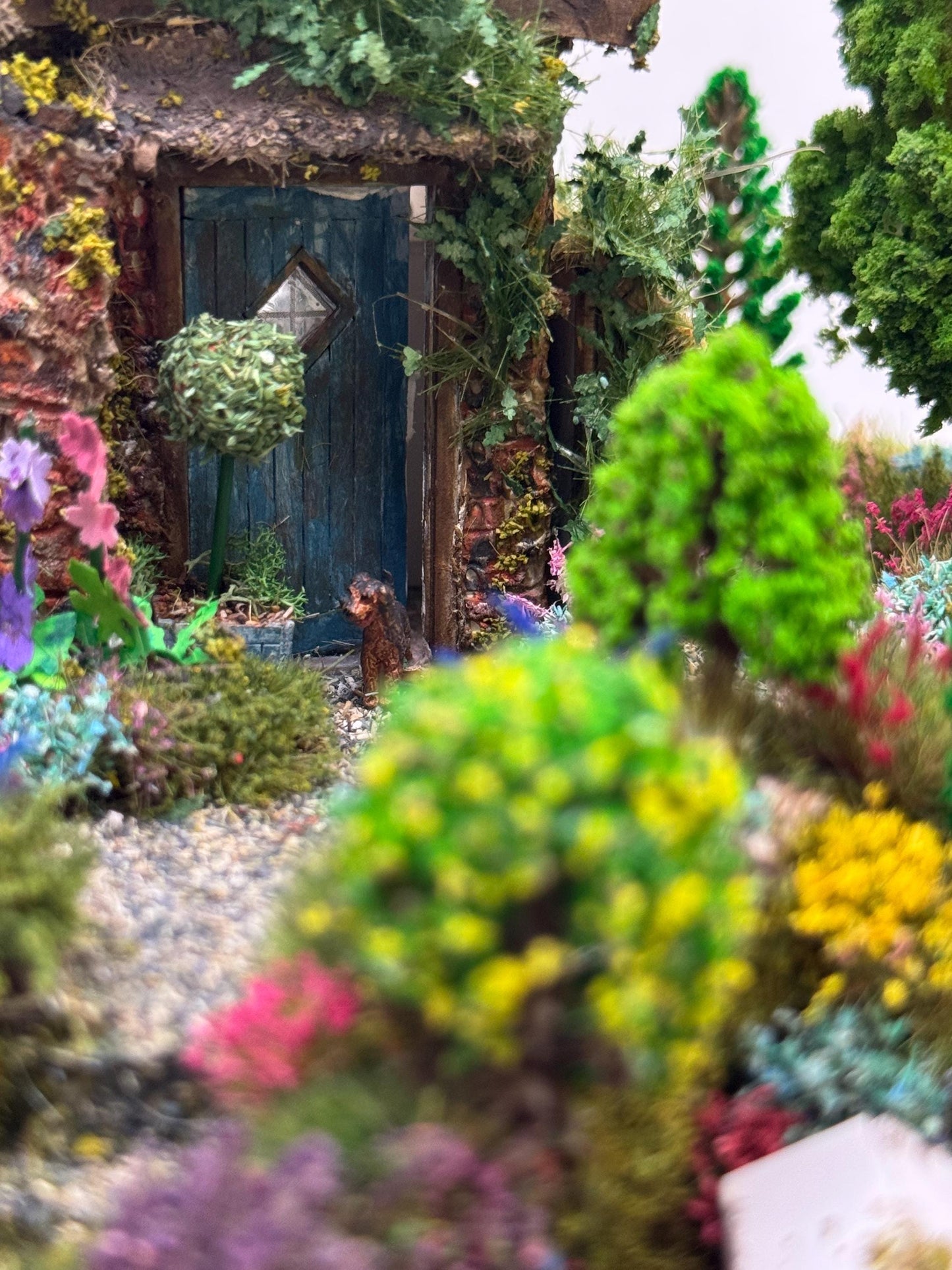 Dolls House Miniatures ( 1/48th - 1:48th - 1/4&quot; - Quarter Inch Scale ) Shakespearean Country Cottage - OOAK