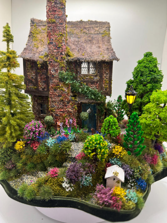 Dolls House Miniatures ( 1/48th - 1:48th - 1/4&quot; - Quarter Inch Scale ) Shakespearean Country Cottage - OOAK