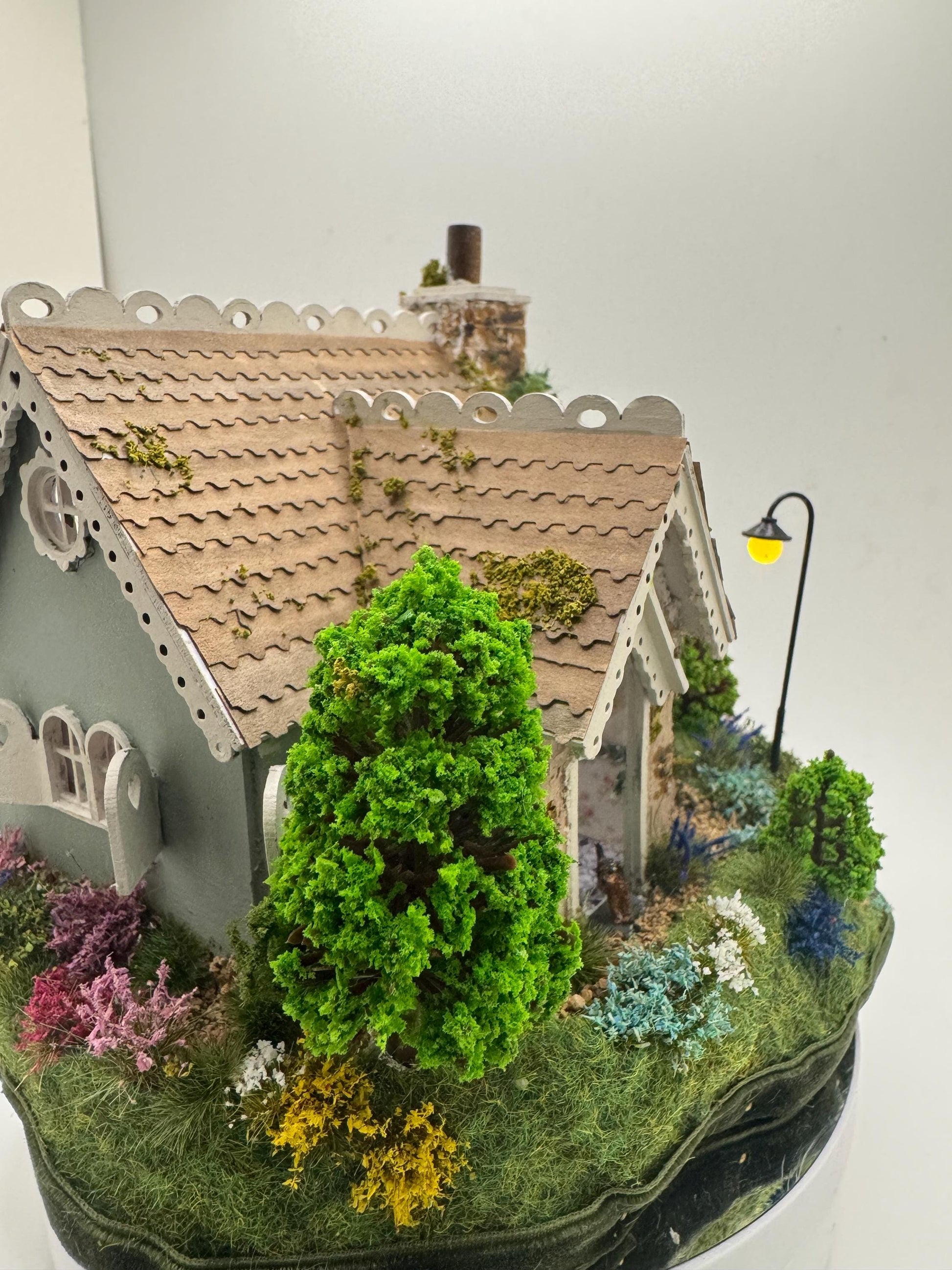 Dolls House Miniatures ( 1/48th - 1:48th - 1/4&quot; - Quarter Inch Scale )  Grandmas cottage - OOAK